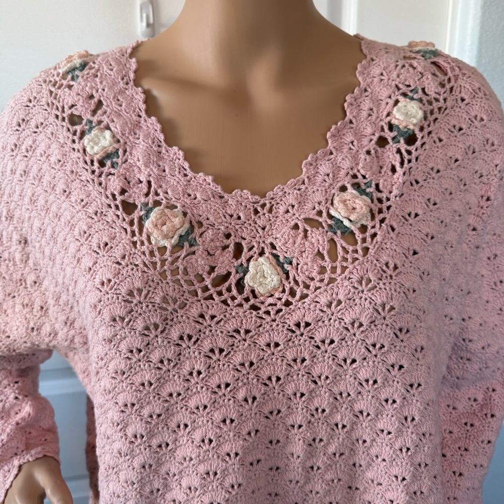 VINTAGE Colleen’s Collectables pink hand knit floral cottagecore sweater L